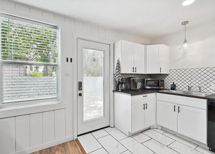 Delightful 1br 1ba Cozy Flat *