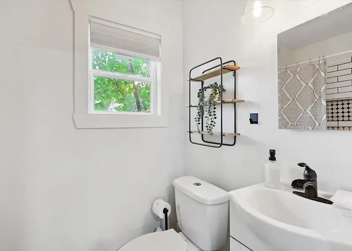 Delightful 1br 1ba Cozy Flat
