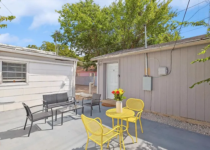 Delightful 1br 1ba Cozy Flat *